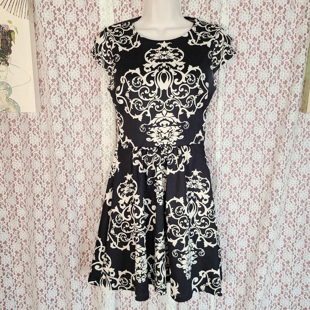 B darlin black cream filigree